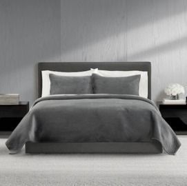 Vera Wang Velvet Sculptural Wave Quilt Set - King