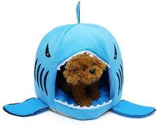 Tordes Covered Shark Pet Bed
