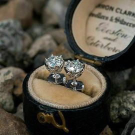 1 Pair Classic Solitaire Zircon Stud Earrings